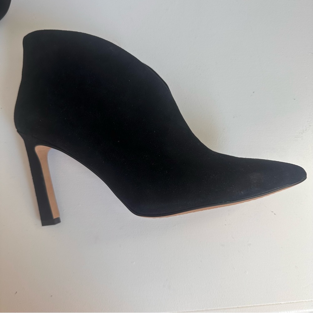 Vince Camuto pointed toe black suede ankle bootie size 8.5
